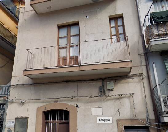 Palazzo 5 vani in Via Poulet nn. 53/55 